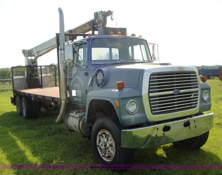 image for item 1200 1978 Ford L9000 boom truck