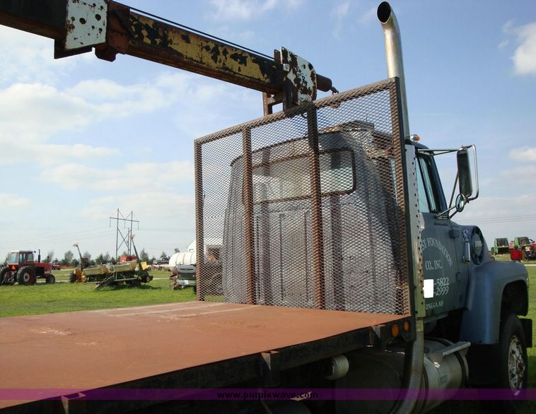 image for item 1200 1978 Ford L9000 boom truck