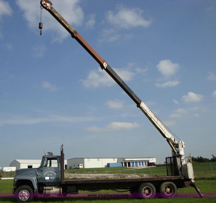image for item 1200 1978 Ford L9000 boom truck