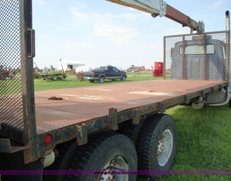 image for item 1200 1978 Ford L9000 boom truck