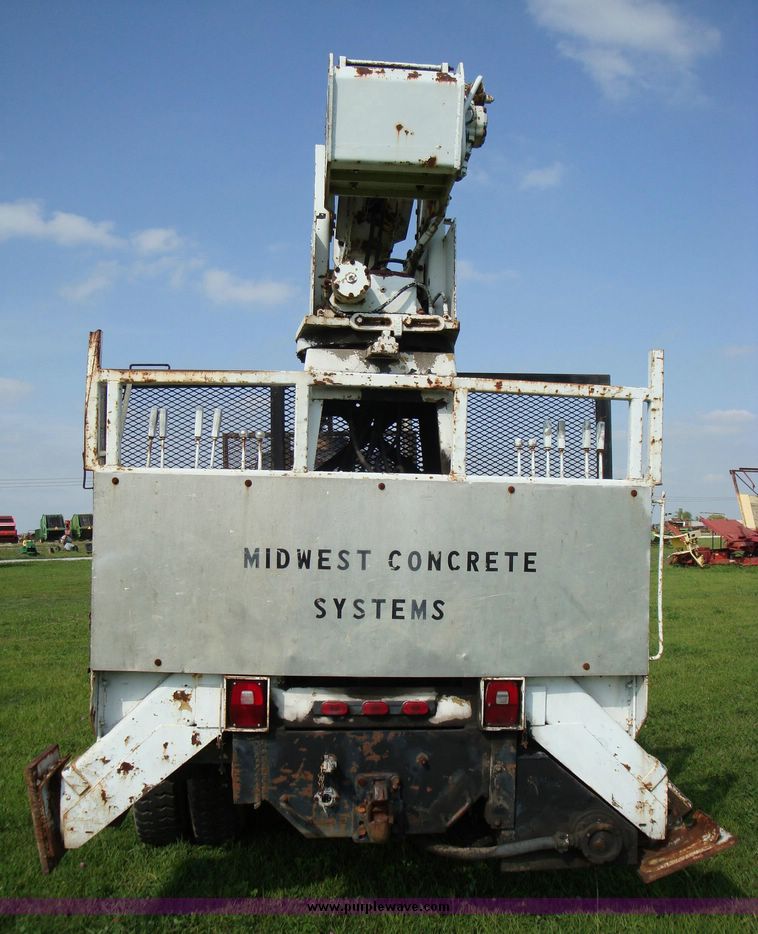 image for item 1200 1978 Ford L9000 boom truck