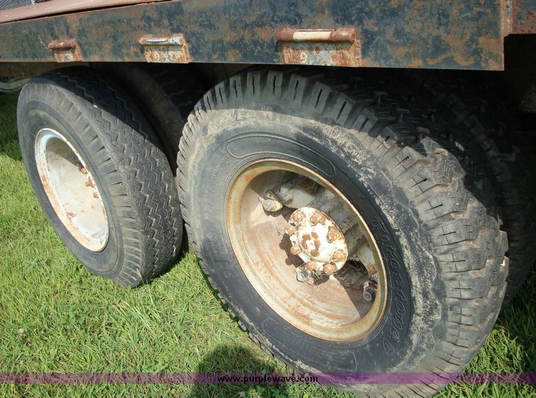 image for item 1200 1978 Ford L9000 boom truck