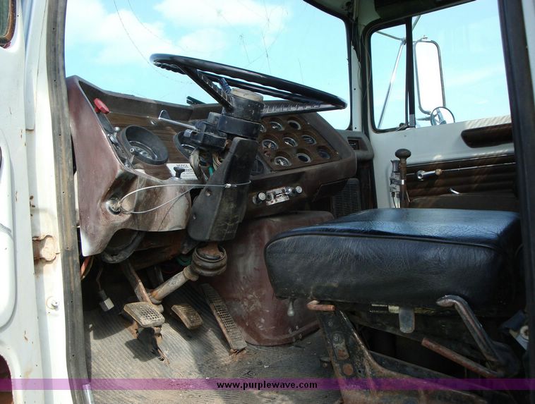image for item 1200 1978 Ford L9000 boom truck