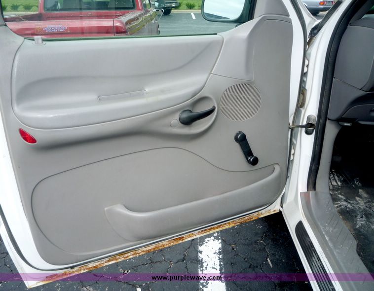 image for item 2168 1998 Ford F 150 XL pickup