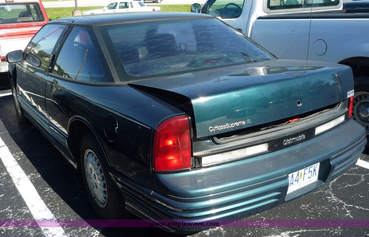 image for item 2172 1996 Oldsmobile Cutlass Supreme LS