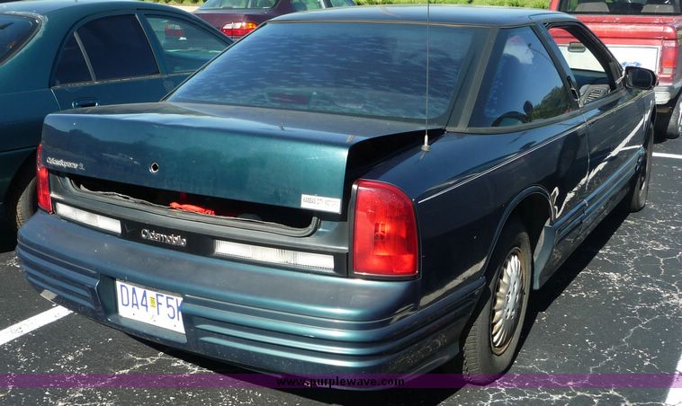 image for item 2172 1996 Oldsmobile Cutlass Supreme LS