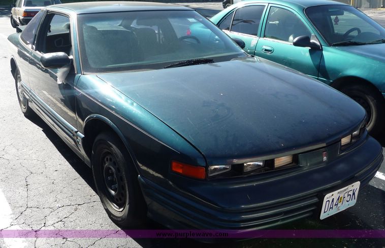 image for item 2172 1996 Oldsmobile Cutlass Supreme LS