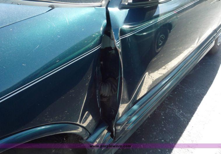 image for item 2172 1996 Oldsmobile Cutlass Supreme LS