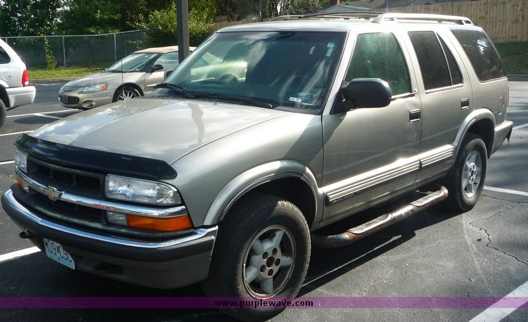 image for item 2173 2000 Chevrolet Blazer LS