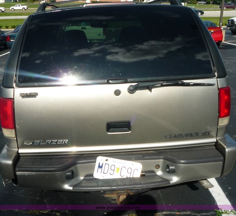 image for item 2173 2000 Chevrolet Blazer LS