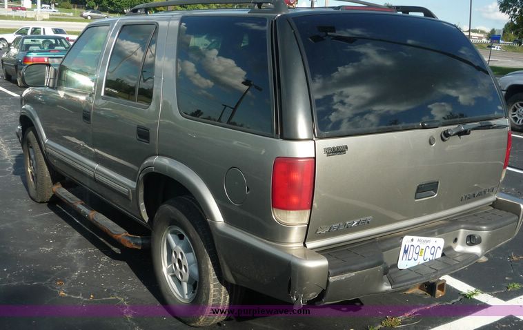 image for item 2173 2000 Chevrolet Blazer LS