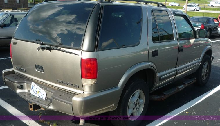 image for item 2173 2000 Chevrolet Blazer LS