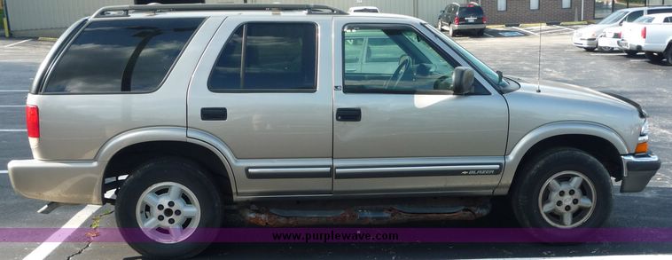 image for item 2173 2000 Chevrolet Blazer LS
