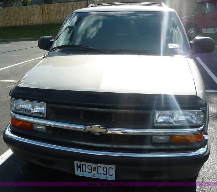 image for item 2173 2000 Chevrolet Blazer LS