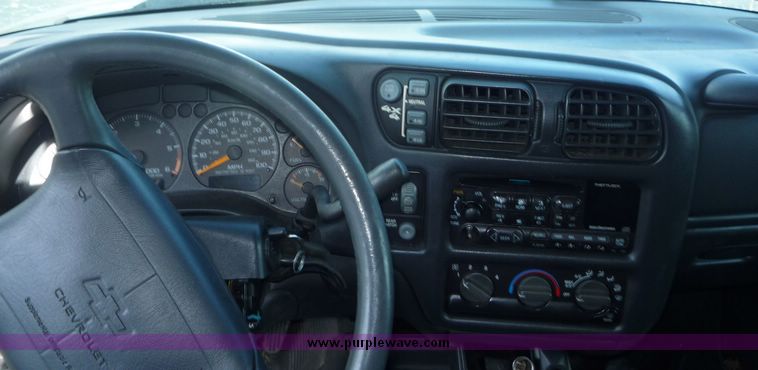 image for item 2173 2000 Chevrolet Blazer LS