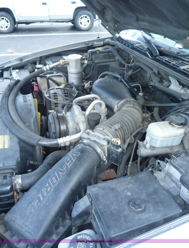 image for item 2173 2000 Chevrolet Blazer LS