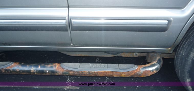 image for item 2173 2000 Chevrolet Blazer LS