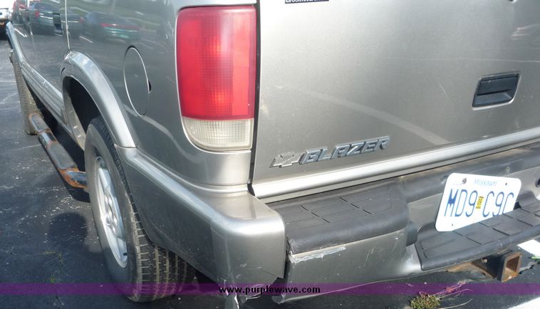 image for item 2173 2000 Chevrolet Blazer LS