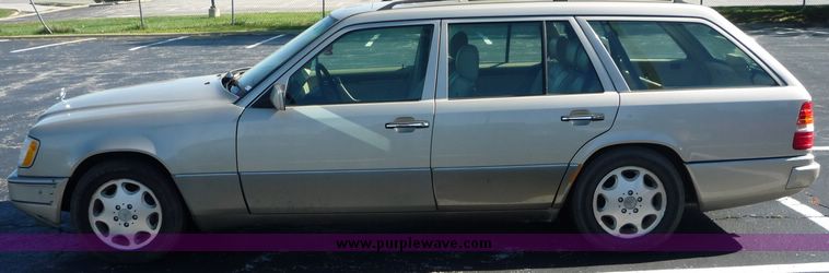 image for item 2176 1995 Mercedes Benz E320 station wagon