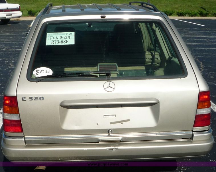 image for item 2176 1995 Mercedes Benz E320 station wagon