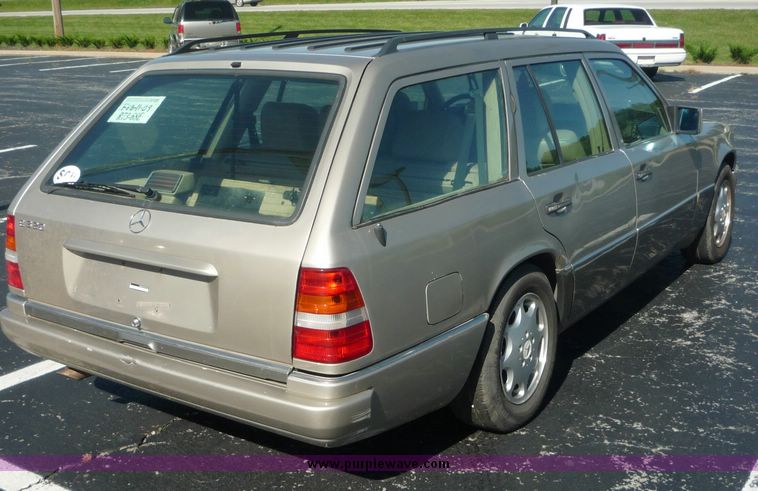 image for item 2176 1995 Mercedes Benz E320 station wagon