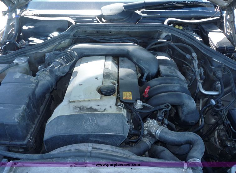 image for item 2176 1995 Mercedes Benz E320 station wagon