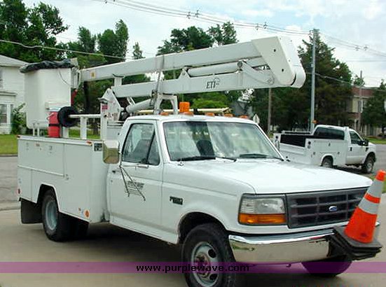 image for item 2500 1995 Ford F350 bucket truck