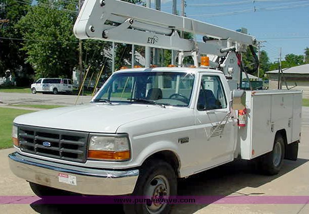image for item 2500 1995 Ford F350 bucket truck
