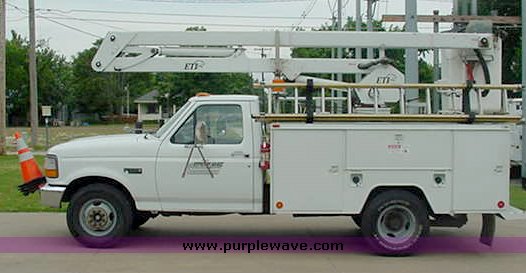 image for item 2500 1995 Ford F350 bucket truck