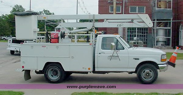image for item 2500 1995 Ford F350 bucket truck