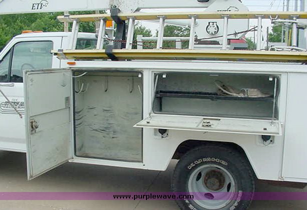 image for item 2500 1995 Ford F350 bucket truck