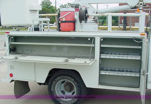 image for item 2500 1995 Ford F350 bucket truck