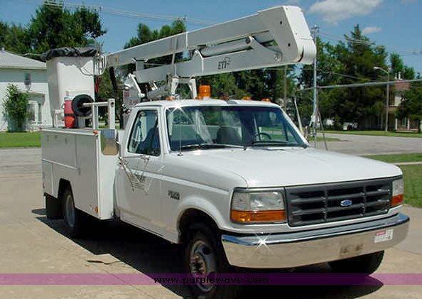 image for item 2500 1995 Ford F350 bucket truck
