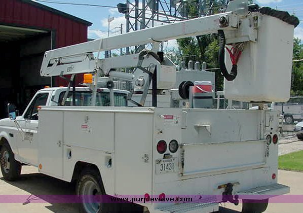 image for item 2500 1995 Ford F350 bucket truck