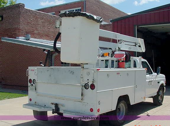 image for item 2500 1995 Ford F350 bucket truck