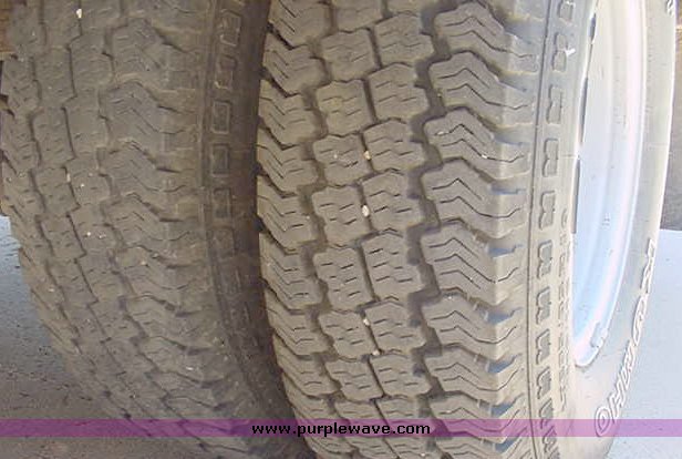 image for item 2500 1995 Ford F350 bucket truck