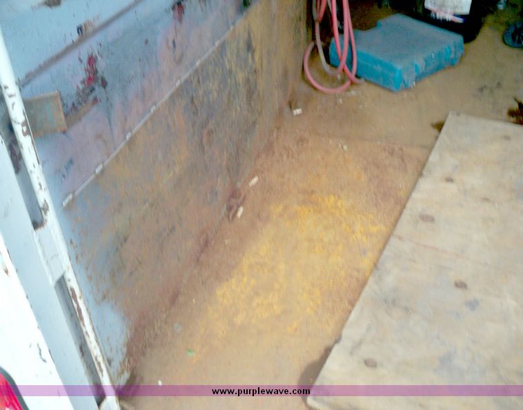 image for item 4001 1991 26' goose neck tandem axle cargo trailer