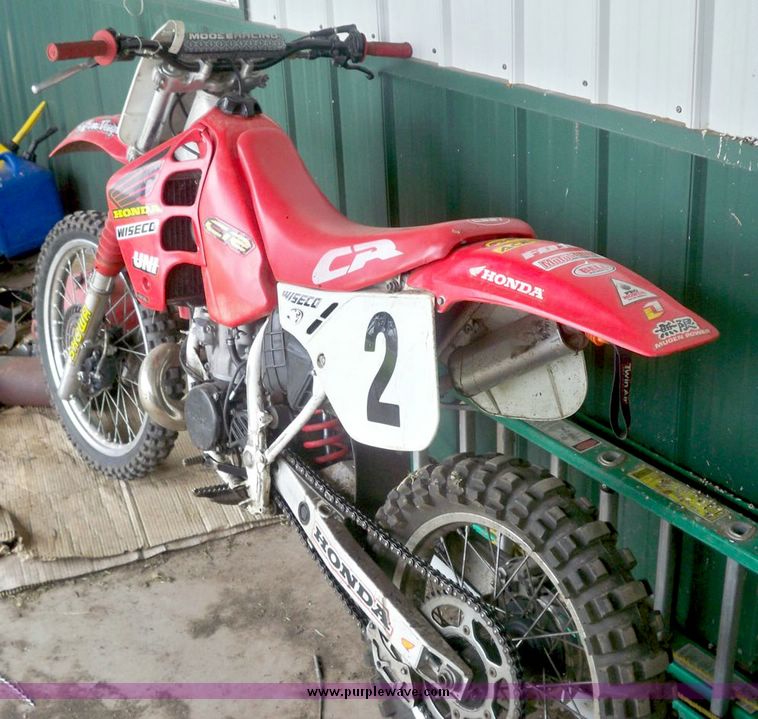 image for item 4007 Honda CR250 dirt bike