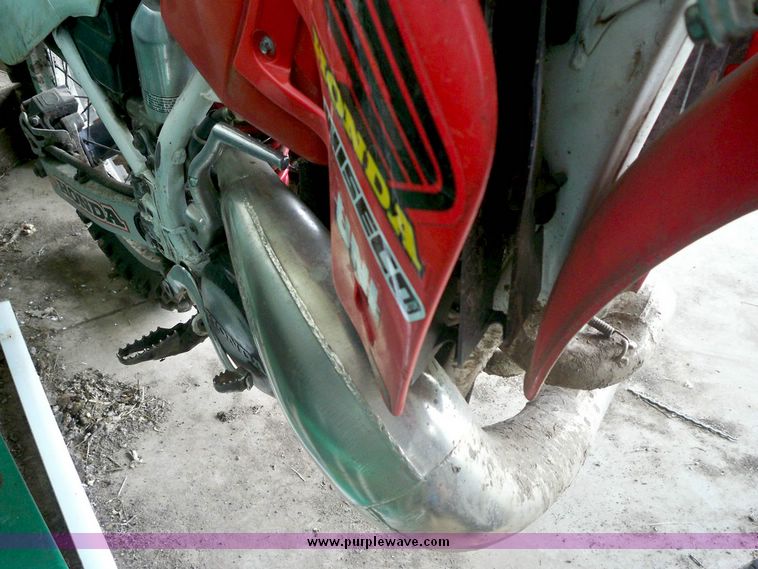 image for item 4007 Honda CR250 dirt bike