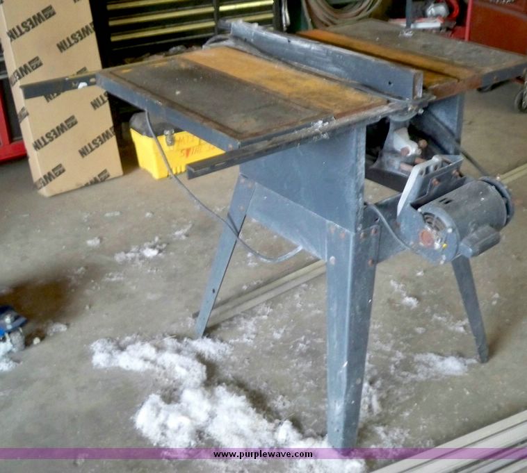 image for item 4007 Honda CR250 dirt bike