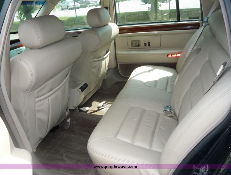 image for item 4090 1994 Cadillac Sedan Deville