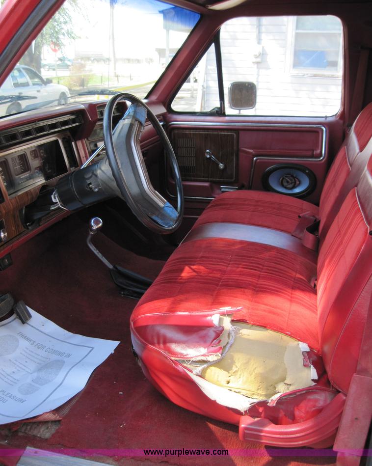 image for item 4392 1983 Ford F150