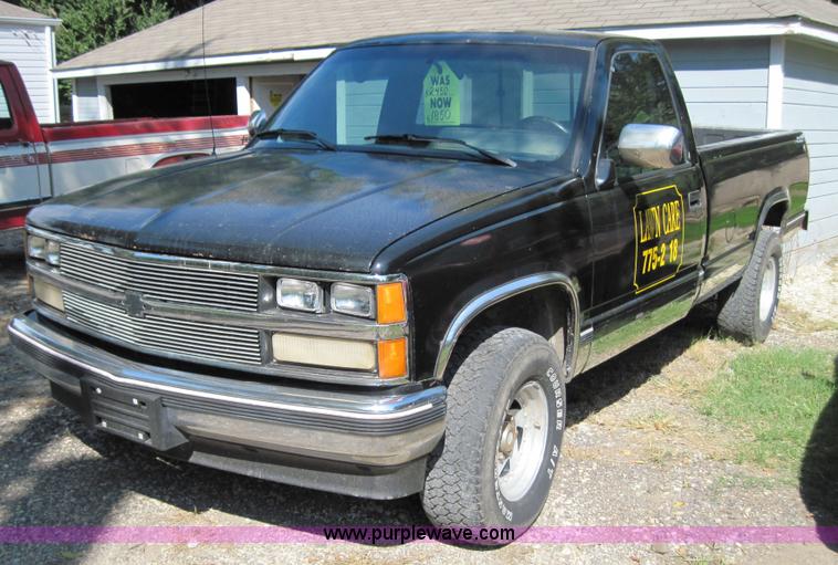 image for item 4393 1988 Chevrolet K1500 half-ton pickup truck