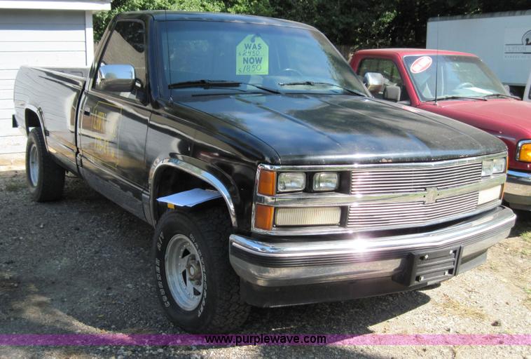 image for item 4393 1988 Chevrolet K1500 half-ton pickup truck