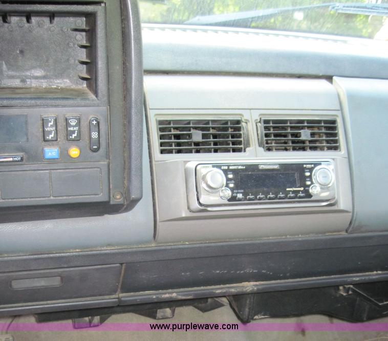 image for item 4393 1988 Chevrolet K1500 half-ton pickup truck