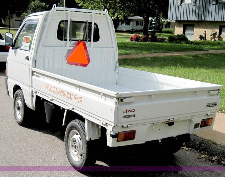 image for item 4566 1992 Daihatsu Hijet 583P mini truck