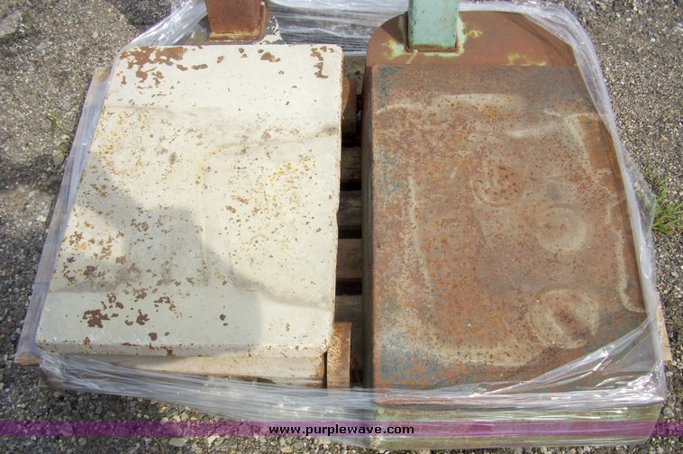 image for item 7307 (2) Scales