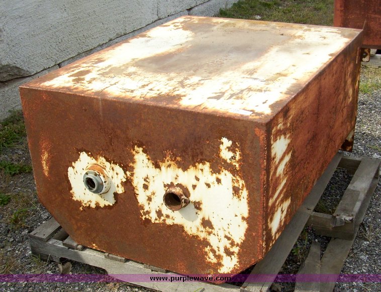 Fluid transfer tank in Wichita, KS Item 7316 sold Purple Wave