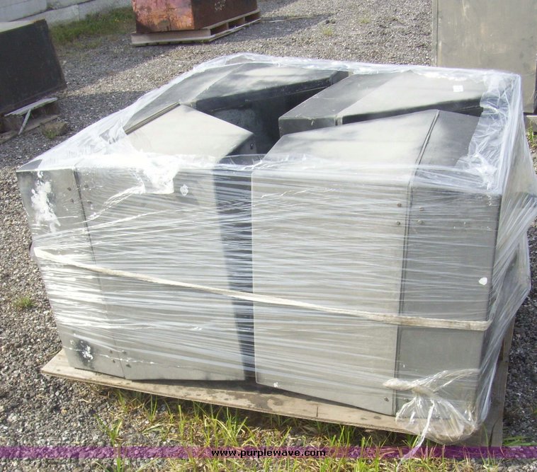 image for item 7348 (4) pole mounted lights