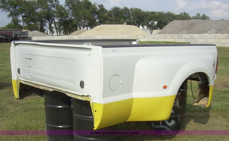 image for item 7366 F-350 dual tire pickup bed